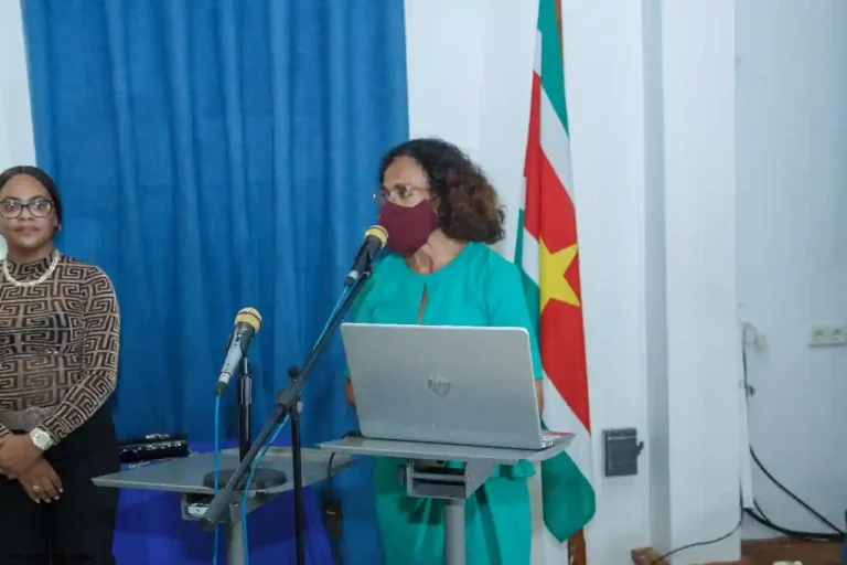 diplomauitreiking_wa0004_qcs-opleidingen suriname