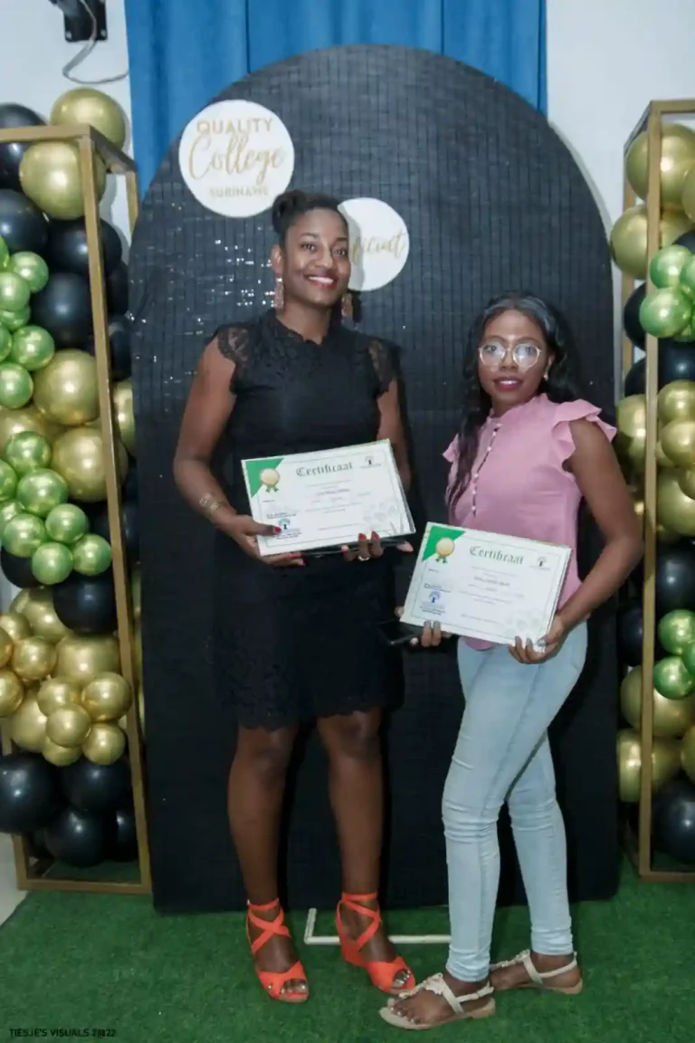 diplomauitreiking_wa0006_qcs-opleidingen suriname