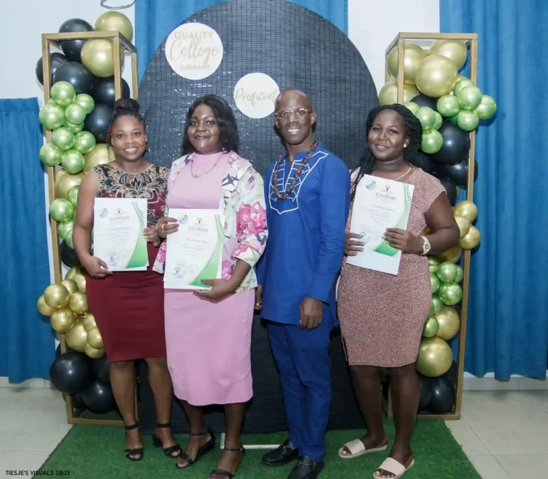 diplomauitreiking_wa0007_qcs-opleidingen suriname