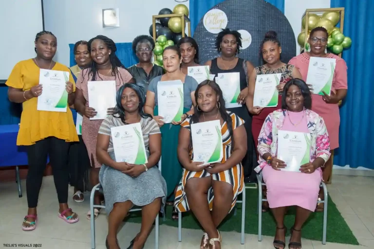 diplomauitreiking_wa0011_qcs-opleidingen suriname