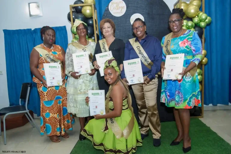 diplomauitreiking_wa0013_qcs-opleidingen suriname