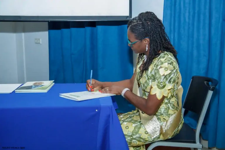 diplomauitreiking_wa0018_qcs-opleidingen suriname