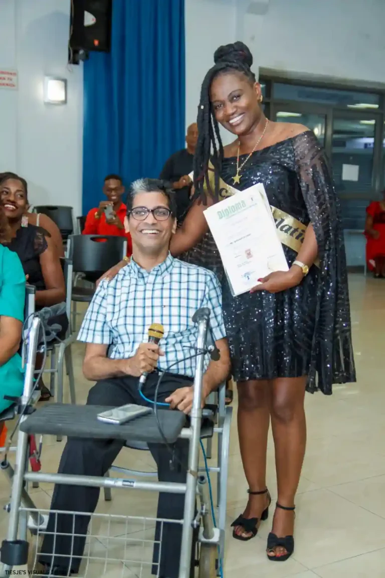 diplomauitreiking_wa0019_qcs-opleidingen suriname