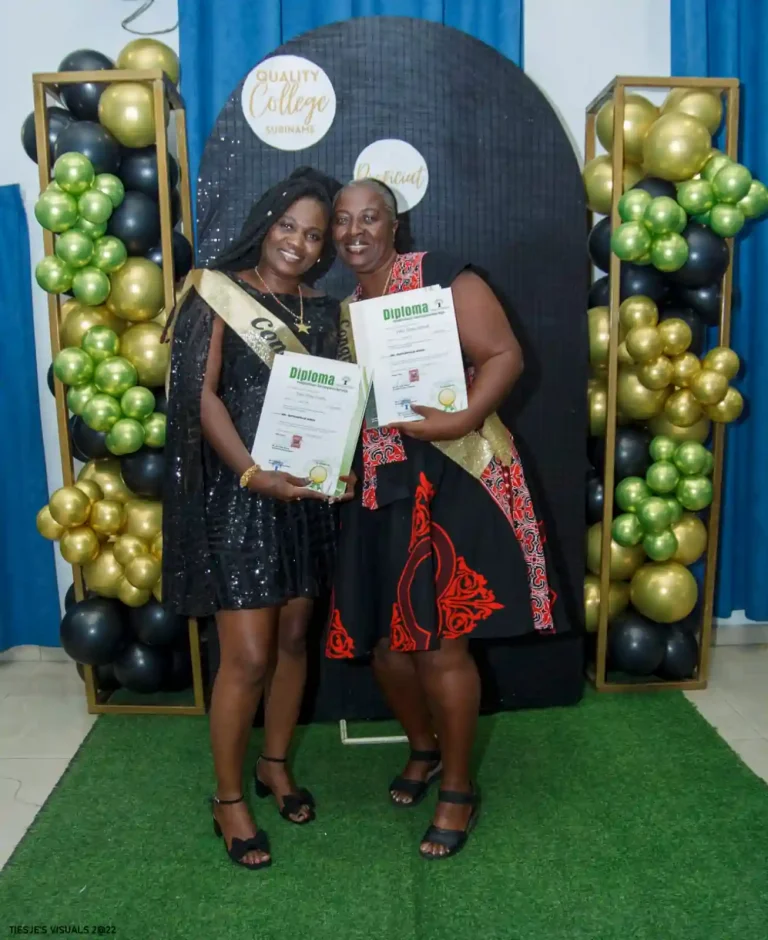 diplomauitreiking_wa0021_qcs-opleidingen suriname