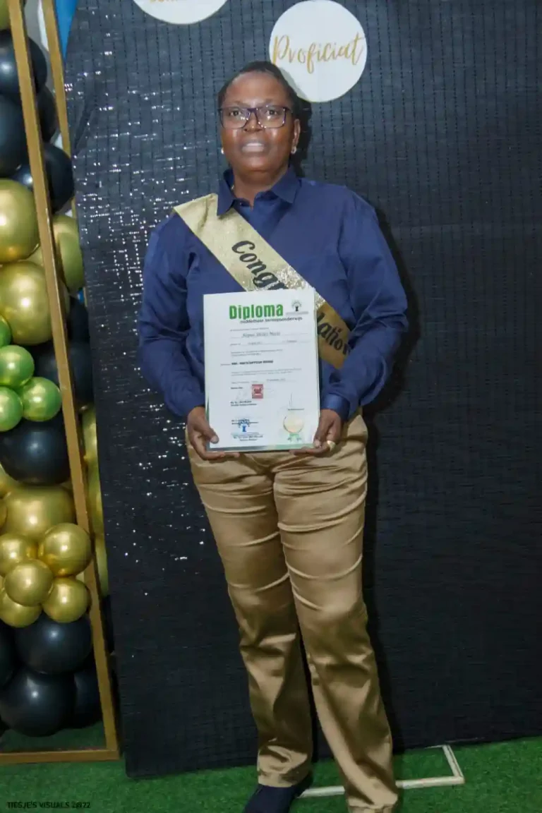 diplomauitreiking_wa0022_qcs-opleidingen suriname