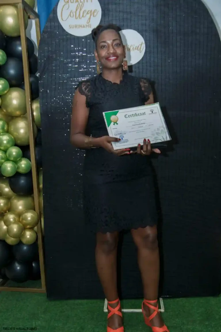 diplomauitreiking_wa0027_qcs-opleidingen suriname