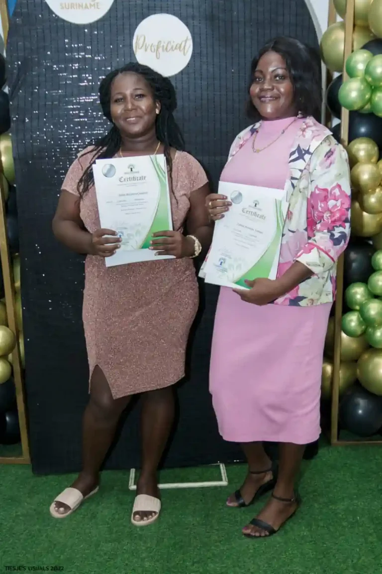 diplomauitreiking_wa0030_qcs-opleidingen suriname